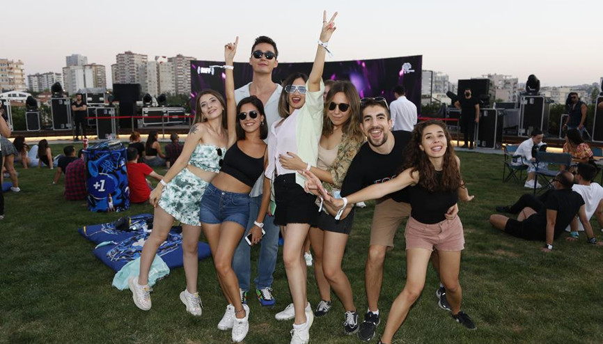 Terasta elektronik müzik buluşması