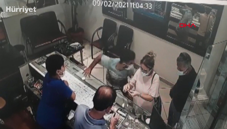 Kuyumcudan 10 bin liralık bilezik çaldı, tuvalette yakalandı