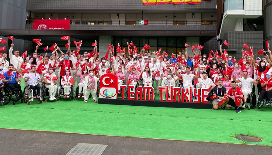 Para milli sporcular, Tokyo 2020yi rekor sayıda madalyayla tamamladı