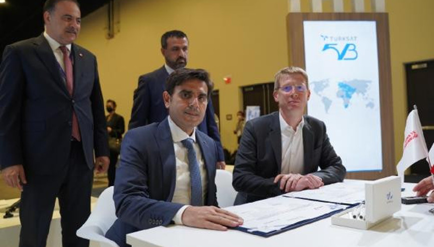 Türksat 5B, uzaya çıkmadan ilk anlaşmasını imzaladı Türksat 5B, uzaya çıkmadan ilk anlaşmasını imzaladı