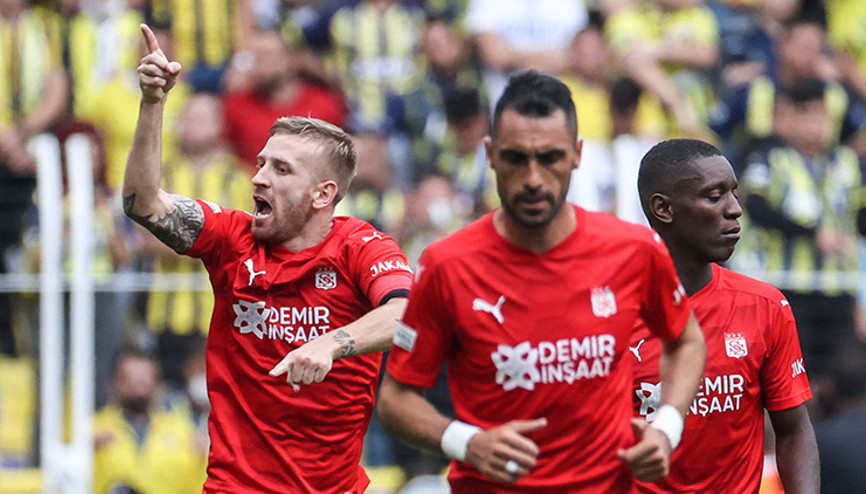 Fenerbahçe - Sivasspor maçı sonrası Pedro Henriqueden penaltı ve Altay Bayındır yorumu