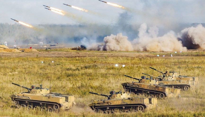 Teknolojik gövde gösterisi Rusya sahaya akıllı askeri robot sürdü