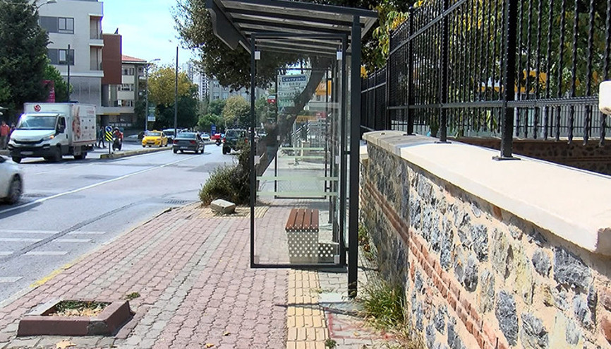 Üsküdarda görme engellilere otobüs durağı engeli Üsküdarda görme engellilere otobüs durağı engeli