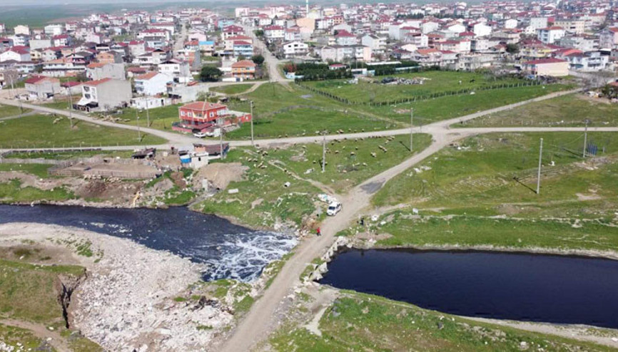 Çorlu Deresi yine simsiyah akıyor Korkan bölge halkı göç ediyor