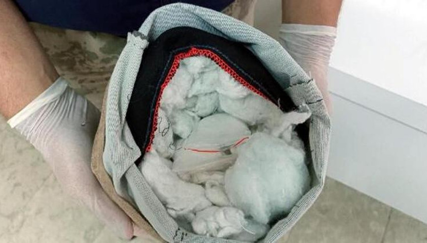 Uyuşturucuyu yastığın içine gizlemişler