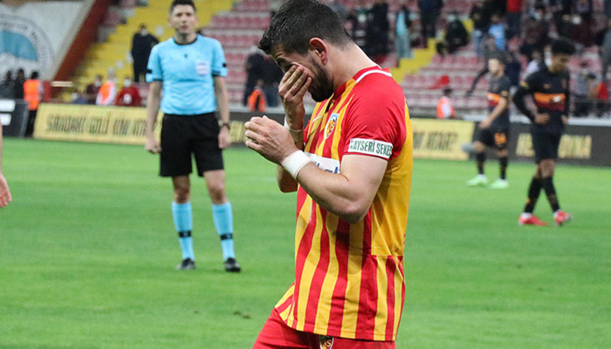 Emrah Başsandan galibiyet sonrası duygusal sözler Tuttuğum takıma gol atınca...