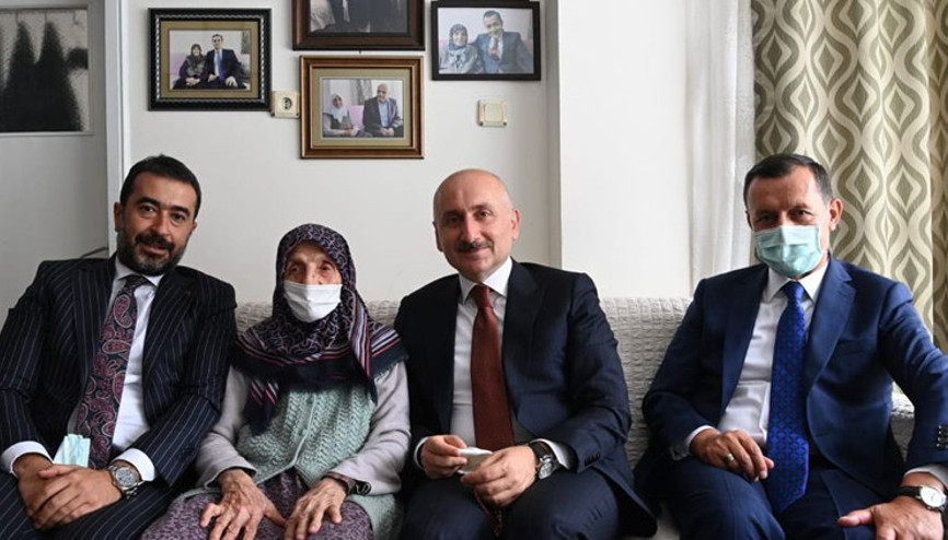 Bakan Karaismailoğlu, Kızılcahamamda şehit ailesini ziyaret etti