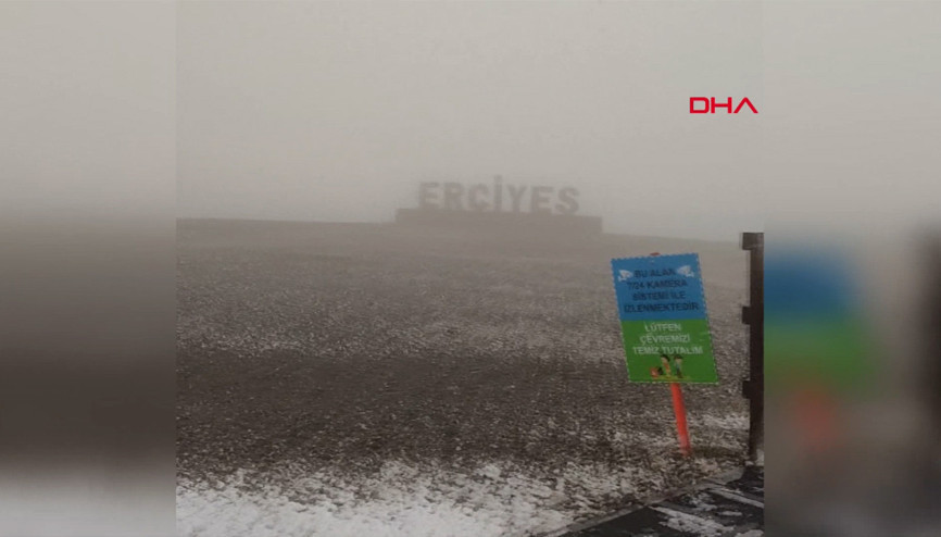 Erciyese kar yağdı