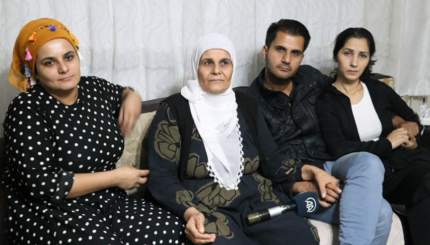 33 yıl sonra kavuştuğu annesinden bir an olsun ayrılmıyor