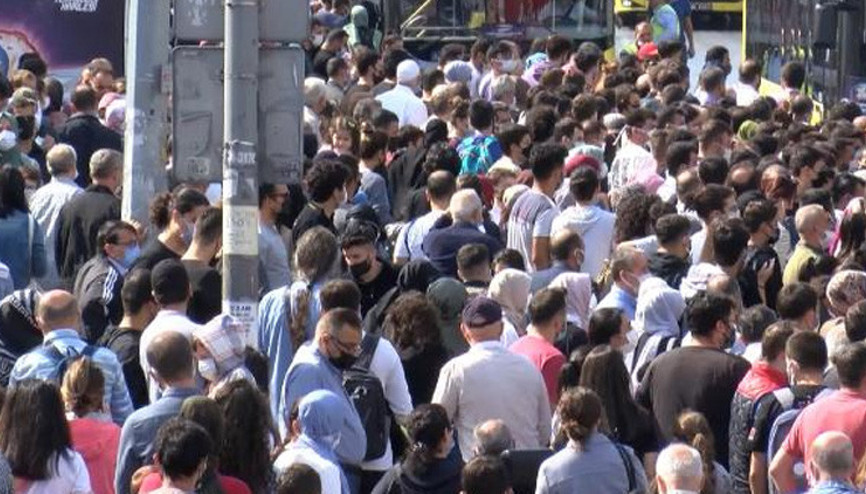 Şirinevlerde insan seli Adım atacak yer kalmadı