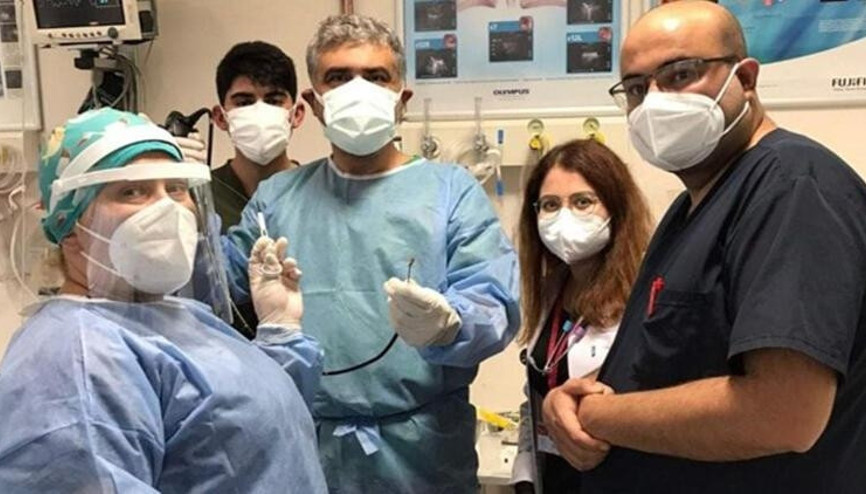 Karabükte öksürük şikayetiyle hastaneye giden kadının akciğerinden çekirdek çıktı
