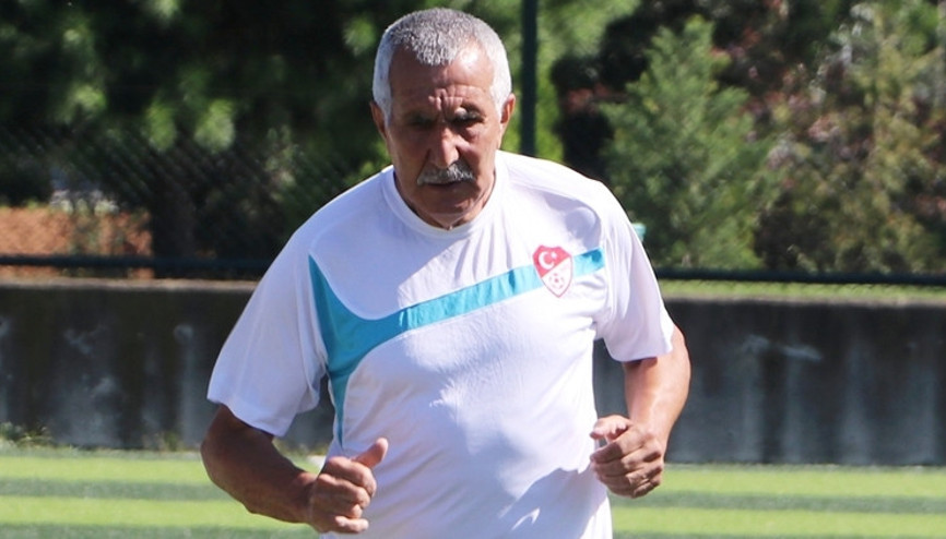 72 yaşındaki amatör futbolcu Şerif Kunt yeni sezonu bekliyor