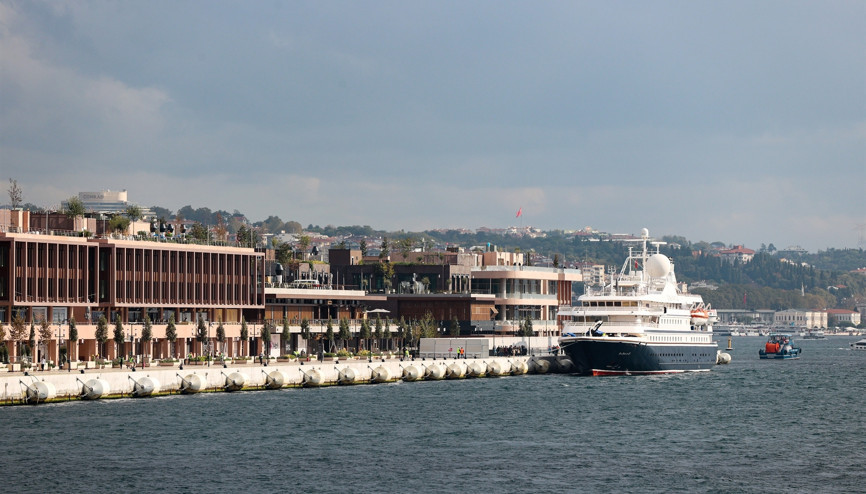 Galataport İstanbula ilk turist gemisi yanaştı
