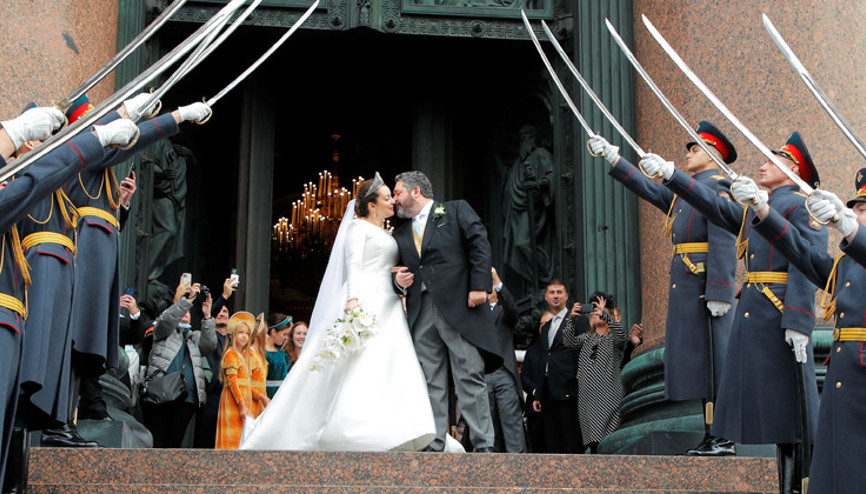 104 yıl sonra ilk kraliyet düğünü: Son Rus çarı 2. Nikolainin soyundan gelen George Mihailoviç Romanov ile Rebecca Bettarini evlendi