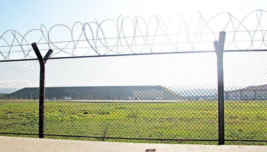 Dinlenme tesislerine göçmen talimatı Duvar örün jiletli tel çekin