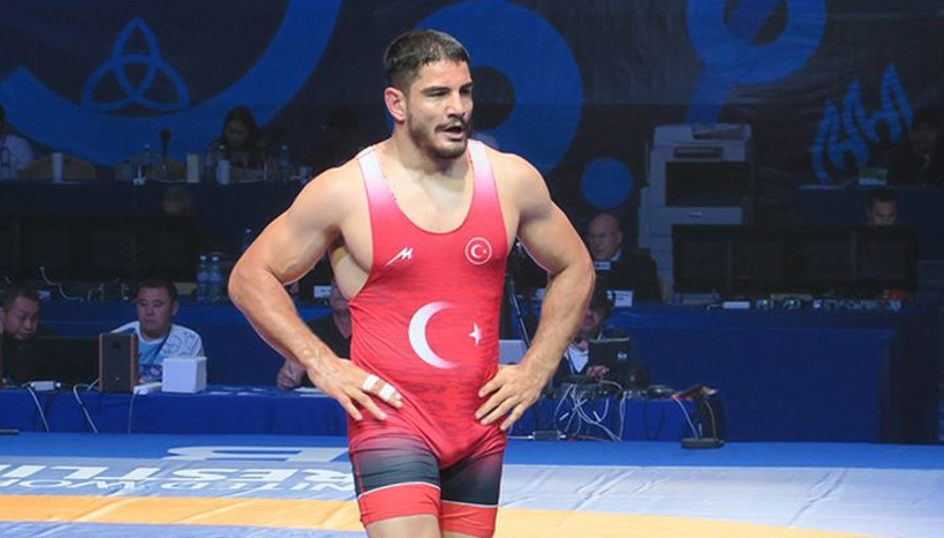 Milli güreşçimiz Taha Akgül dünya 3’üncüsü