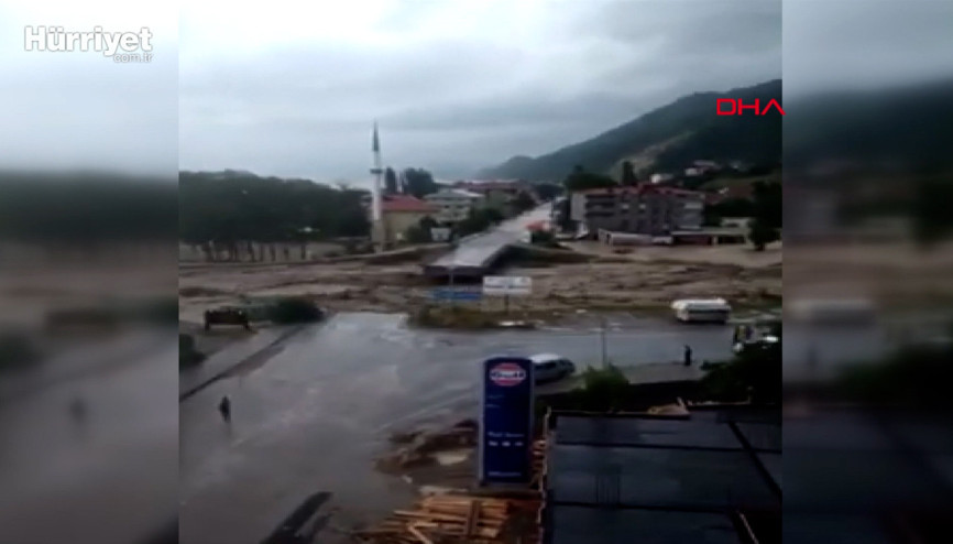 Sinopta sel afetinde yeni görüntü; köprünün yıkılma anı kamerada