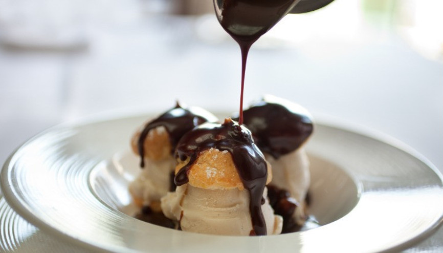 Profiterol nasıl yapılır, malzemeleri nelerdir Akışkan çikolata soslu, dolgun profiterol hamuru tarifi için püf noktaları Profiterol nasıl yapılır, malzemeleri nelerdir Akışkan çikolata soslu, dolgun profiterol hamuru tarifi için püf noktaları