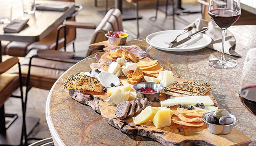 Bana gofrette karides, bir de ayranda tavuk lütfen Bana gofrette karides, bir de ayranda tavuk lütfen