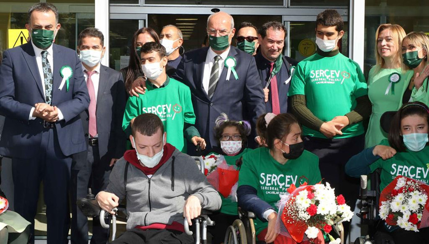 Serebral palsili gençler ticarete atılıyor