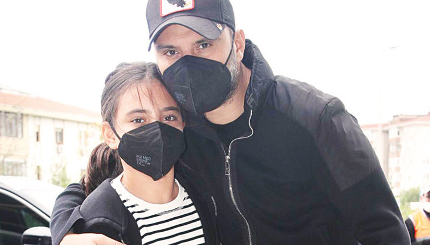 Alişan, kaybettiği kardeşi Selçuk Tektaşın kızı Eyşan ile alışverişte