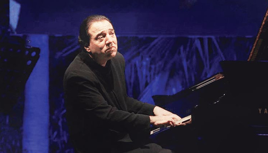 Akra’ya ‘Say’lı, dünya prömiyerli kapanış