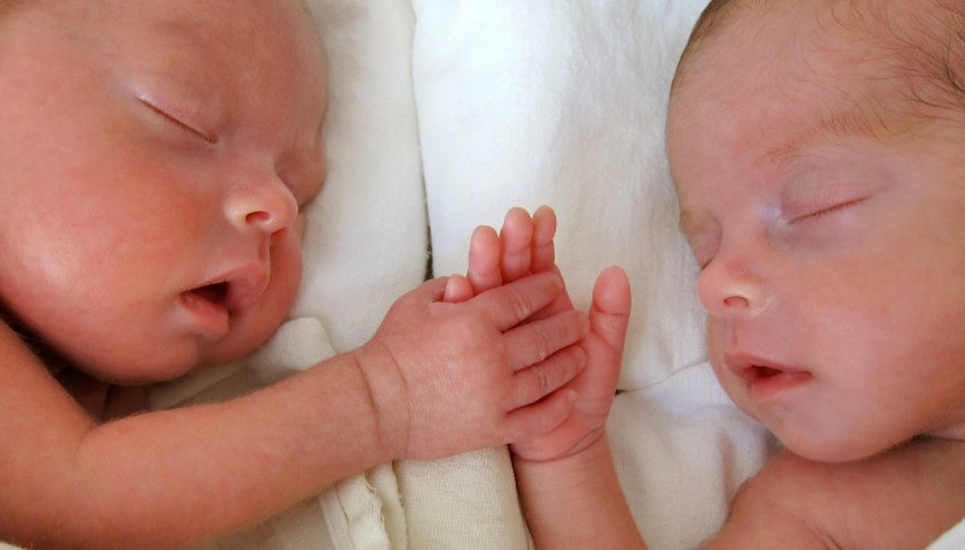 İkiz çocuk nasıl yapılır, neye bağlı İşte ikiz bebek ihtimalini artıran faktörler