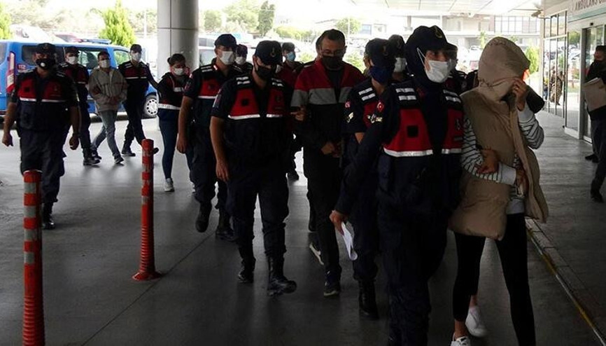 İzmirde uyuşturucu ticareti operasyonu; doktorlar ve eczacılar da gözaltında