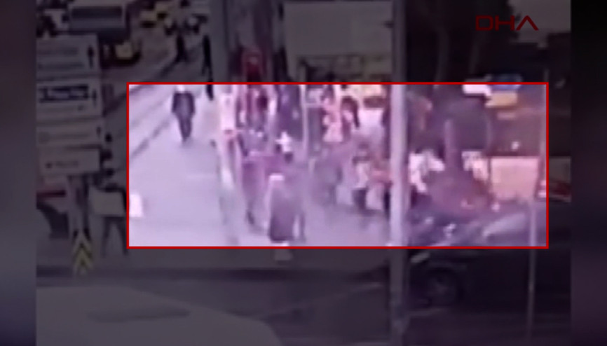 Kadıköy’de 20 yıl sonra gelen töre cinayeti sonrası yaşananlar kamerada Kadıköy’de 20 yıl sonra gelen töre cinayeti sonrası yaşananlar kamerada