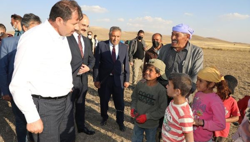 Sivas Valisi Ayhandan çocuk işçilere tarlada eğitim sözü