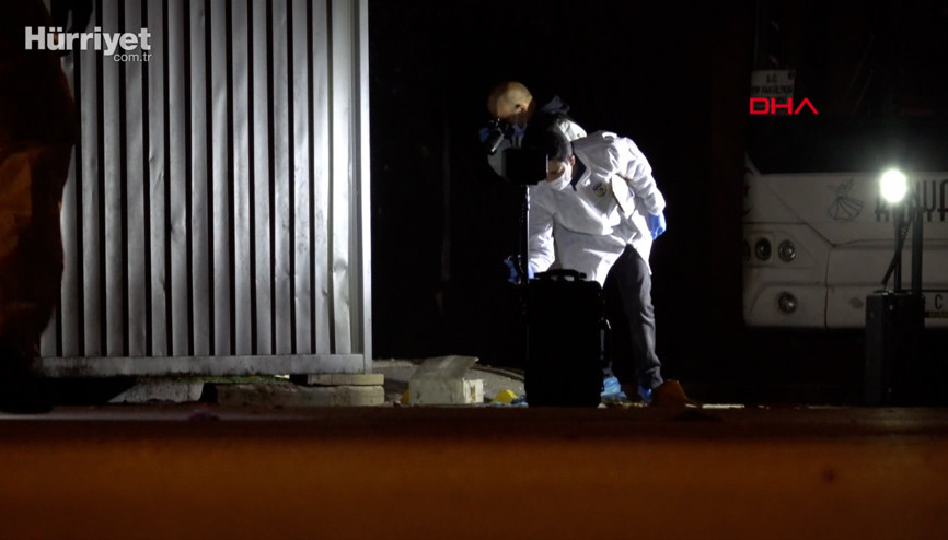 Kağıt toplayıcısının çöp konteynerinden  karton almaya çalıştığı anda EYP patladı