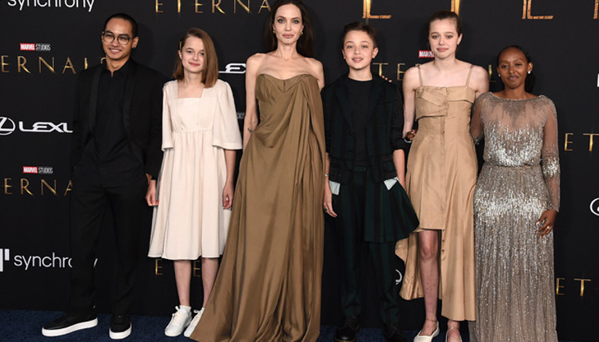 Angelina Jolie çocuklarıyla galada: İki kızı da şaşırttı