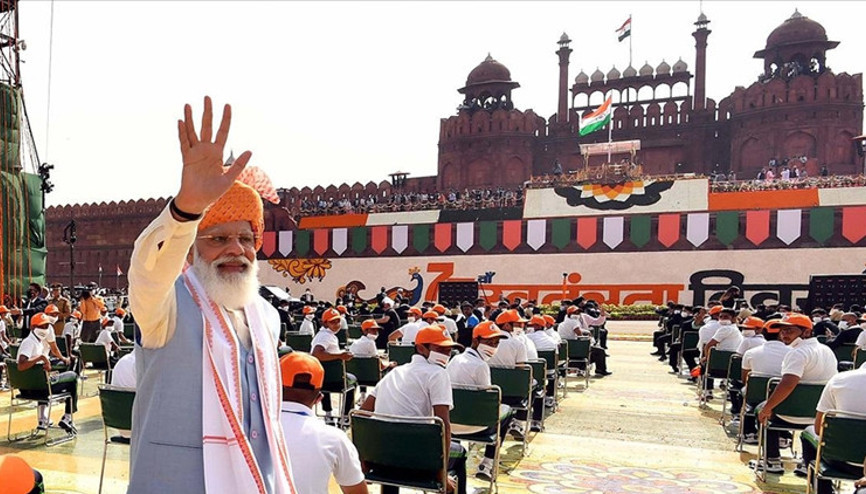 Aşı sertifikalarına koydukları fotoğraf ülkeyi karıştırdı