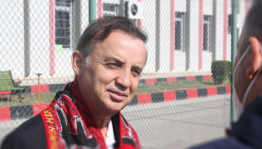 Son Dakika: Eskişehirsporun yeni teknik direktörü Suat Kaya oldu