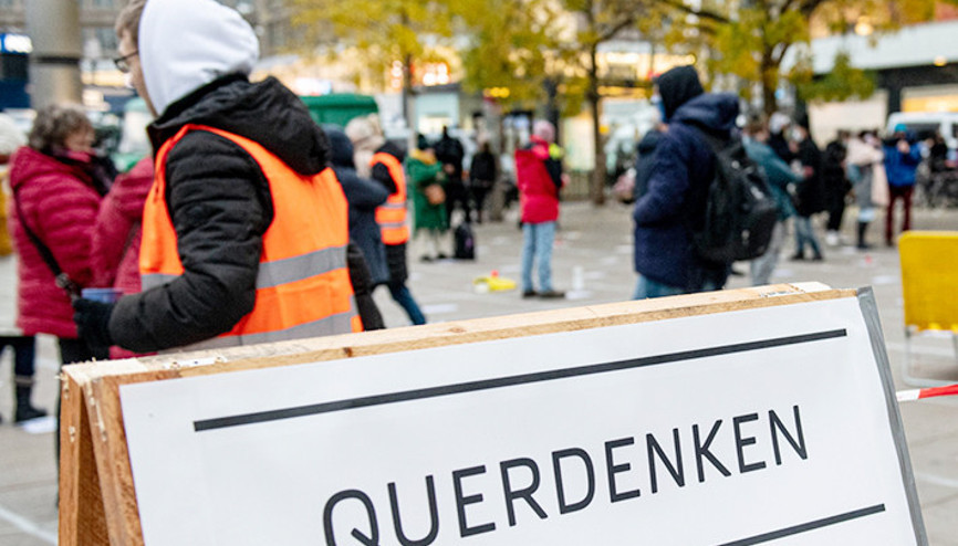 ‘Aykırı Düşünenler’ kendi okullarını açmış