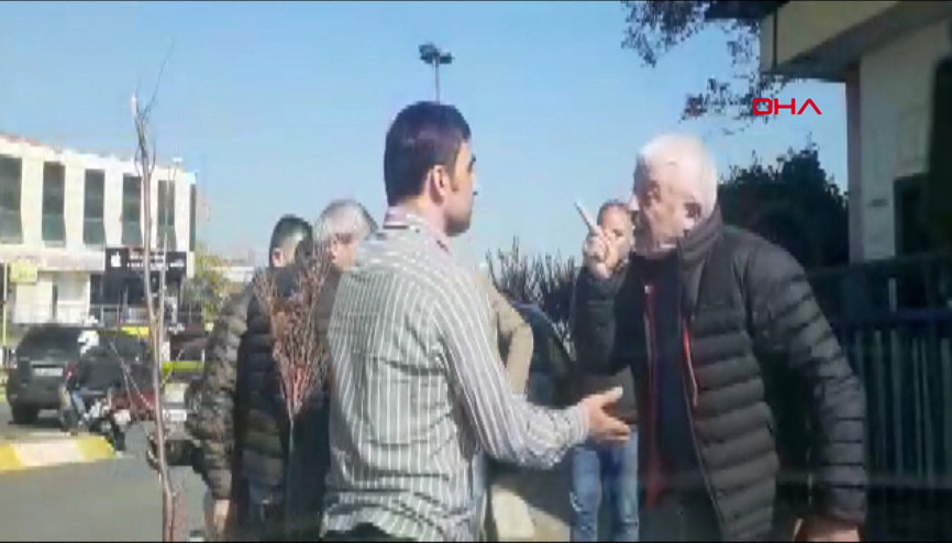 Bavulda para vardı diyen taksici basın mensuplarına saldırdı