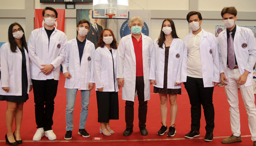 Doktor adayları törenle önlük giydi