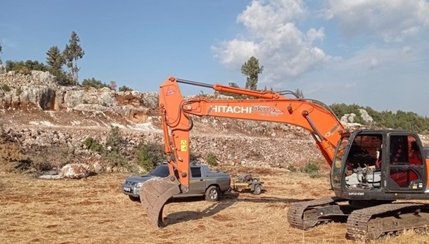 Sit alanında kaçak kazı yaparken suçüstü yakalandılar