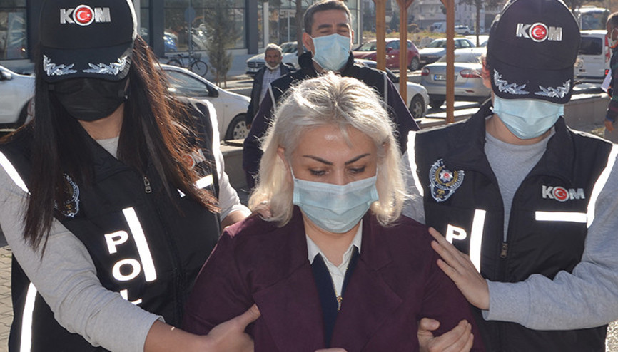 Aksaray Üniversitesinde doçentlik belgesi sahte çıkan Zehra Zulal Atalay Laçin gözaltında