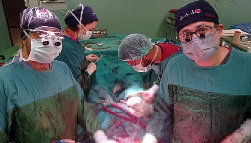 Aort damarı 3 kat büyüdü 8 saatlik ameliyat: Sentetik damar takıldı