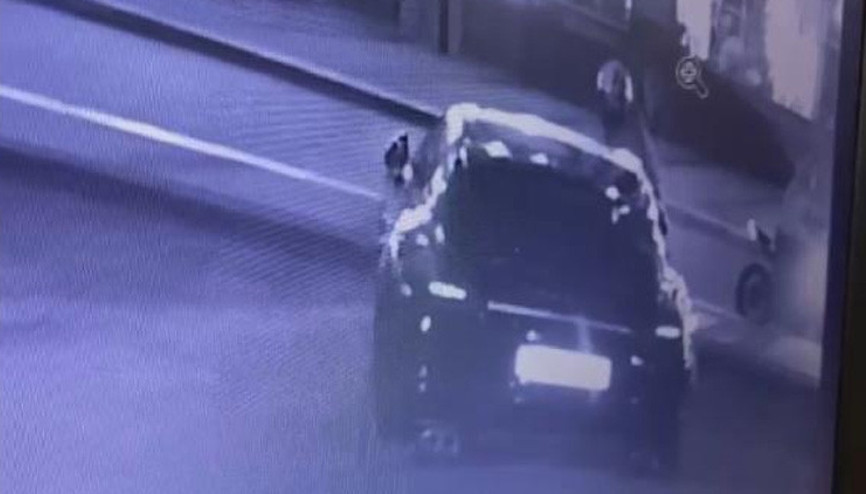 Lüks otomobilin farlarını 30 saniyede söküp, çaldılar
