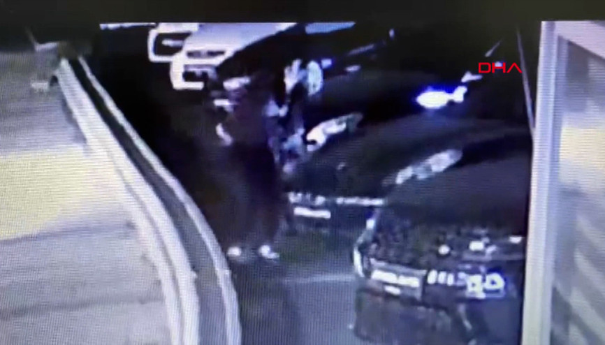 Beykozda lüks otomobilin farlarını 30 saniyede söküp, çaldılar