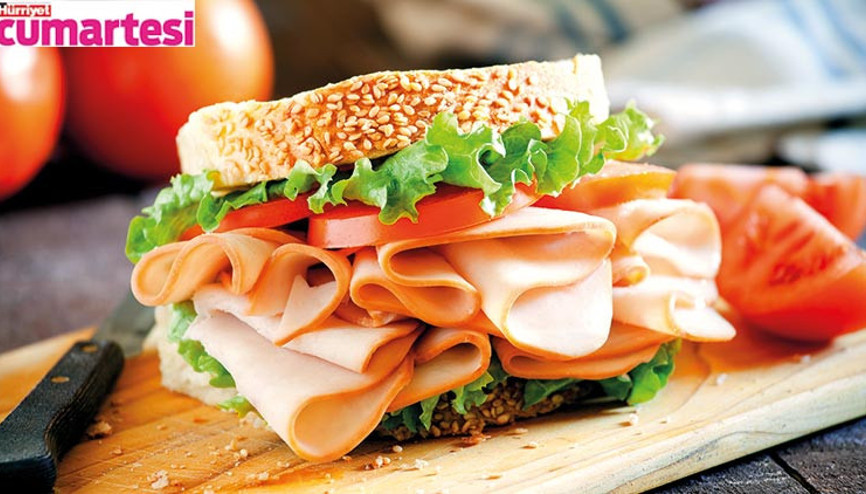 Taptaze ekmek arasına türlü çeşit lezzet…