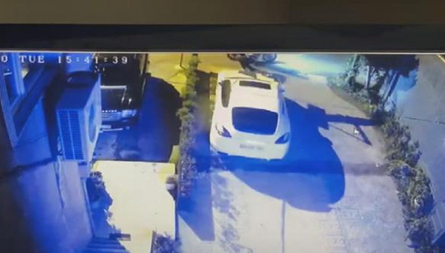 Lüks otomobilin farlarını çalmışlar 60 bin TL değerinde...