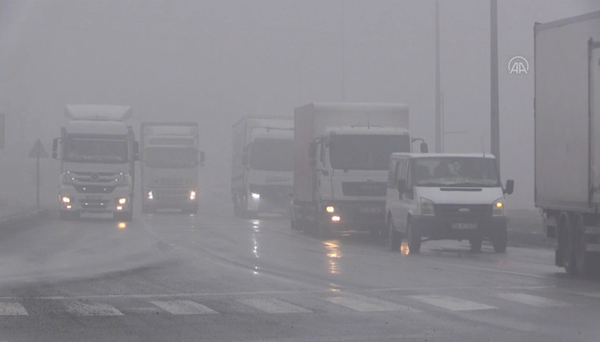 Ağrı ve Karsta sis etkili oldu