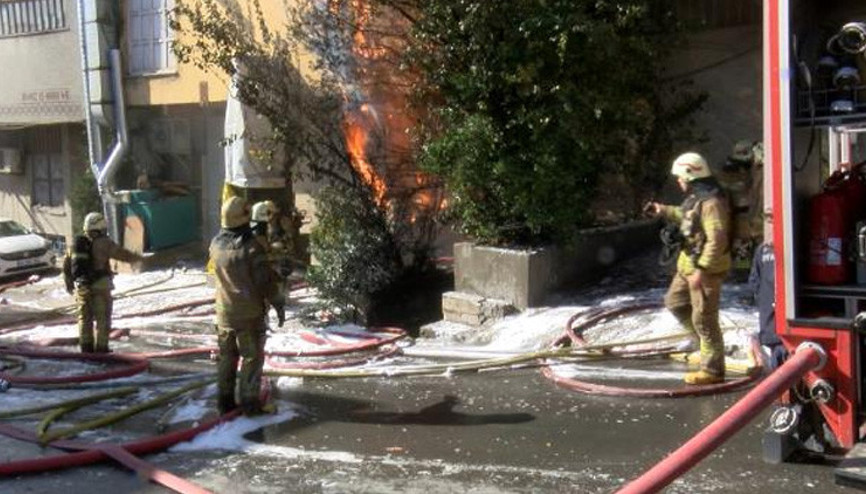 Gaziosmanpaşa’da kolonya imalathanesinde yangın