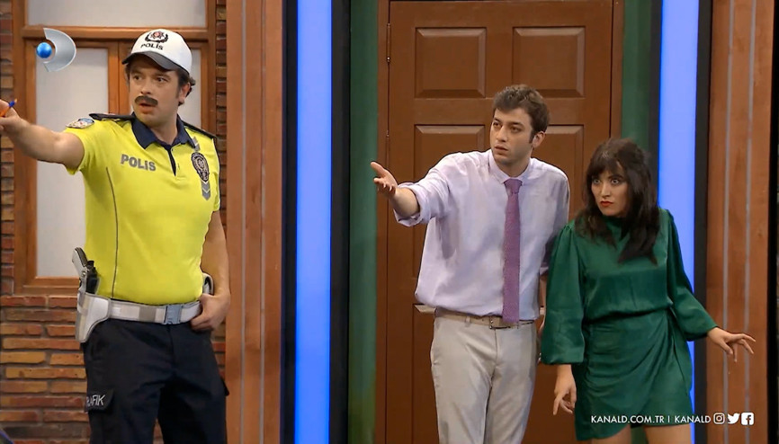 Levent Kırca’yı saygıyla anan Çok Güzel Hareketler 2 ekibi, Olacak O Kadar’a da selam çaktı…