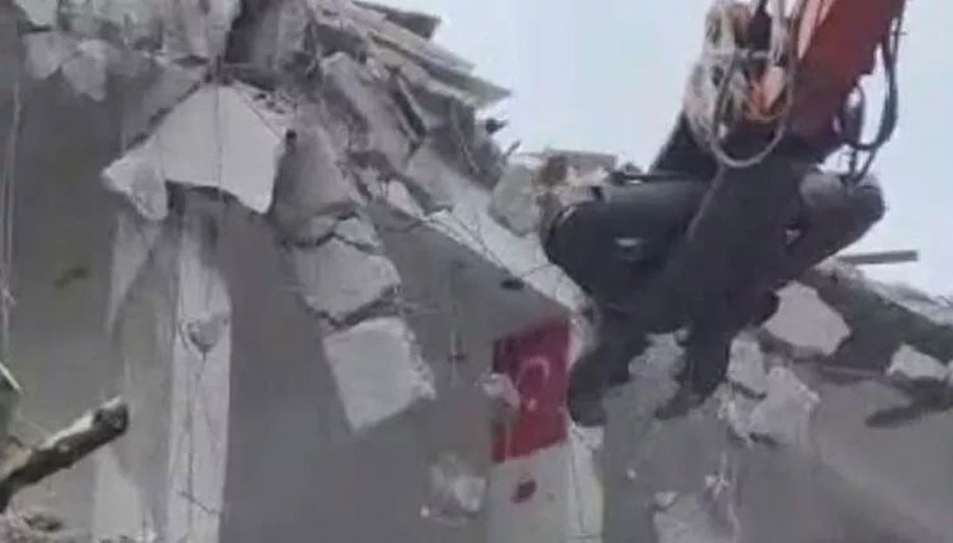 Sultangazideki yıkımda operatörün bayrak hassasiyeti