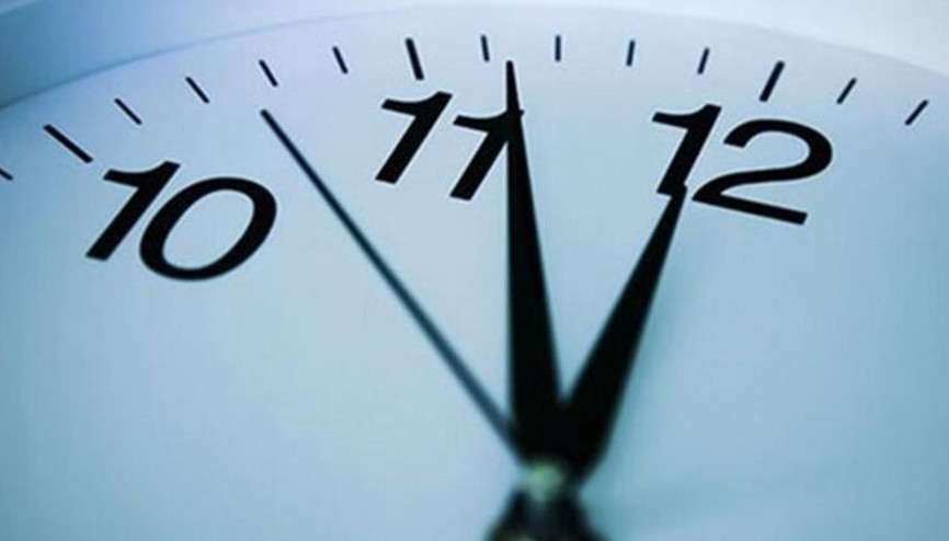 Türkiyede şu an saat kaç Saatler geriye alınacak mı Resmi Gazetede açıklandı Türkiyede şu an saat kaç Saatler geriye alınacak mı Resmi Gazetede açıklandı