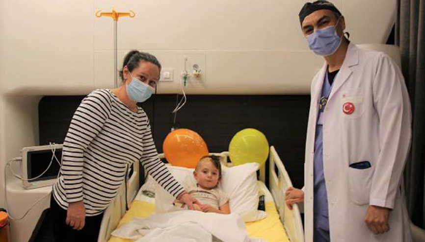 Koronavirüs sonrası sürekli uyuyordu 4 yaşındaki çocuk Türkiye’de uyandı